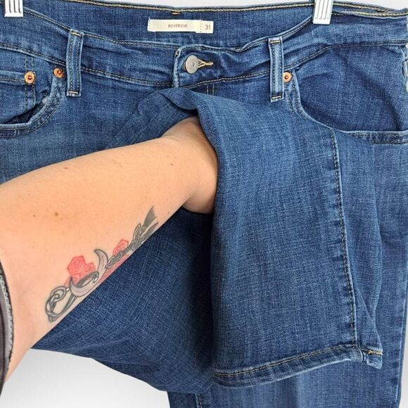 Levi's Women's Boyfriend Mid Rise Jeans size 31 - Picture 3 of 6